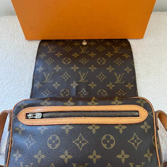 Authentic Louis Vuitton Saint Germain 24 Monogram Crossbody Bag 882 - Picture 10 of 12